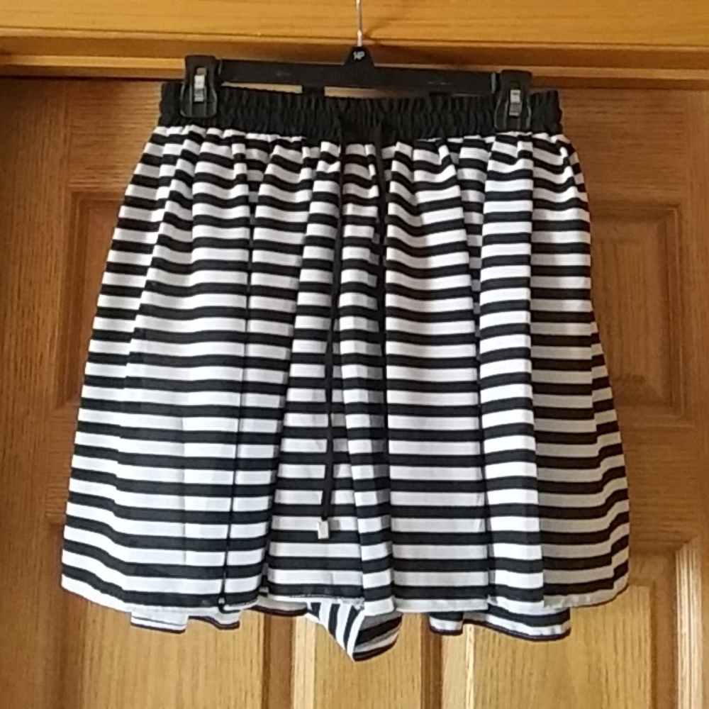 Torrid black and white striped shorts. Size 1
